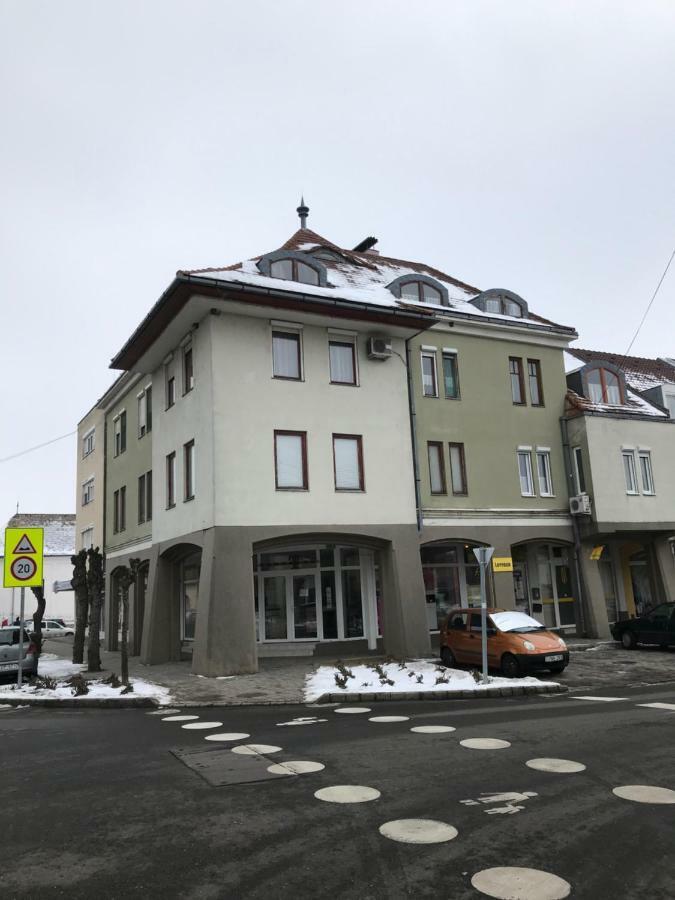 Gabor Pal 1 Apartman 2 Szoba Dunafoldvar Exteriör bild